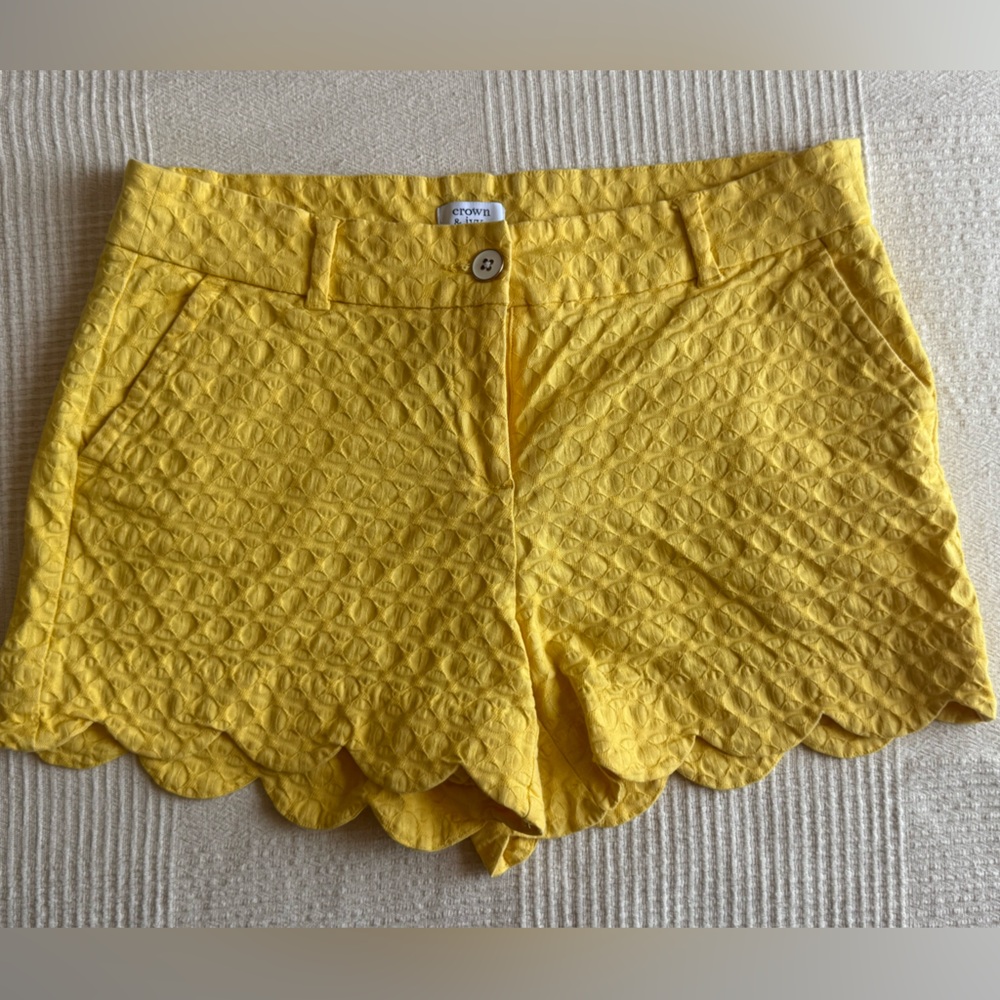 Crown & Ivy Scalloped Short, Yellow Quilted, Sz 10